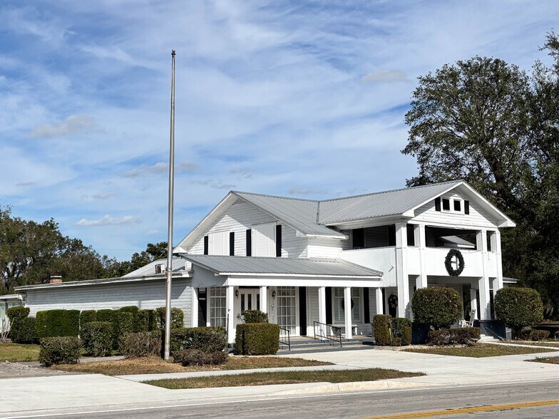 Primary Photo Of 945 E Broadway St, Fort Meade Specialty For Sale