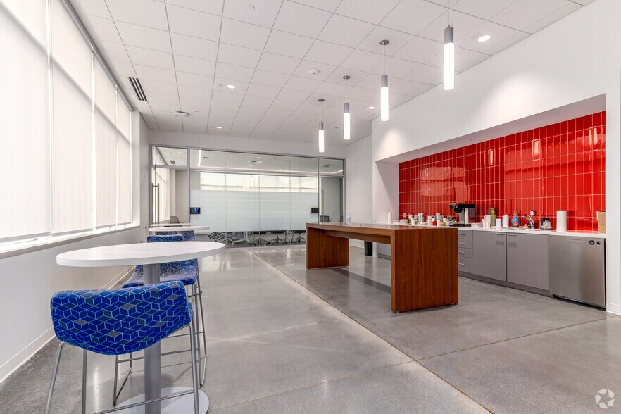 More Photos Of 8106 Calvin Hall Rd, Fort Mill Office For Lease