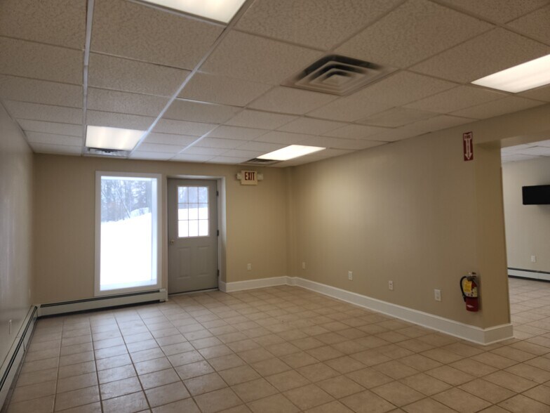 More Photos Of 188 Lake St, Liberty Freestanding For Lease