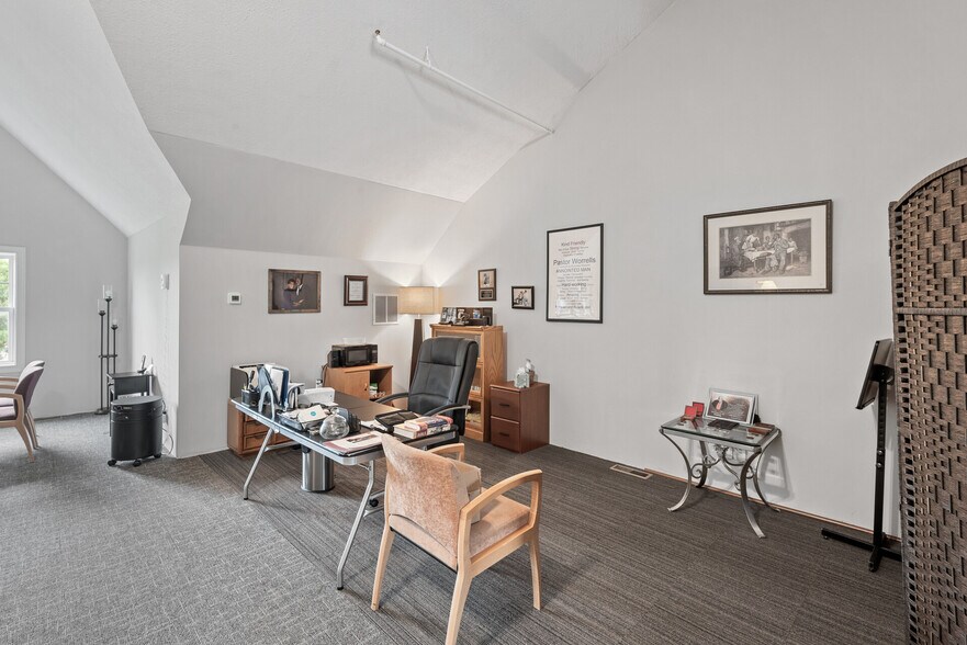 More Photos Of 1701-1713 Southcross Dr W, Burnsville Loft Creative Space For Sale