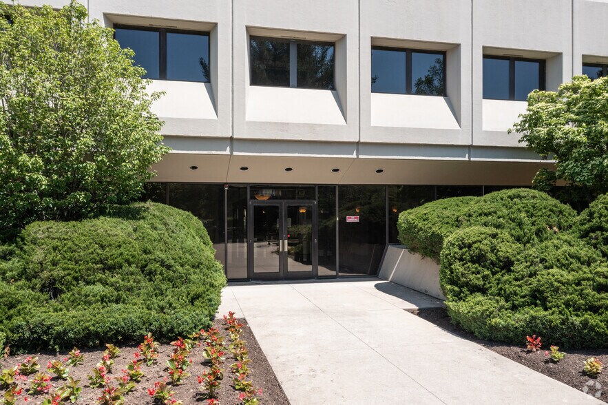 More Photos Of 4 Research Way, Princeton Unknown For Lease