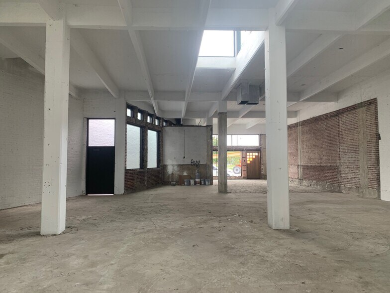 More Photos Of 433 Madison Ave, Memphis General Retail For Sale