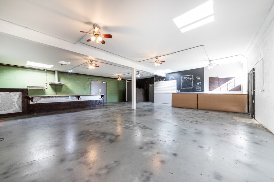 More Photos Of 6701-6709 11th Ave, Los Angeles Warehouse For Lease