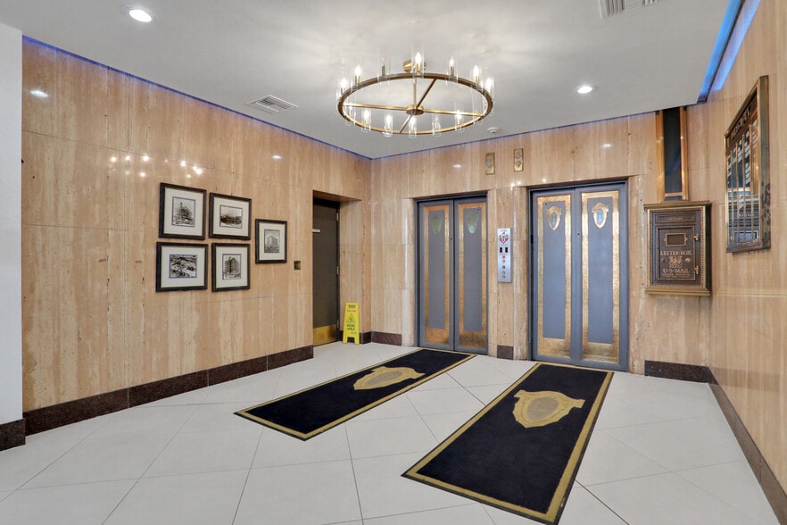 More Photos Of 300 W Adams St, Jacksonville Office For Lease