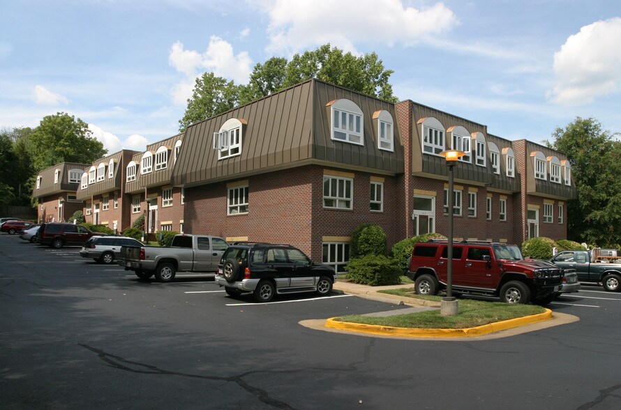 More Photos Of 10619 Jones St, Fairfax Office For Lease