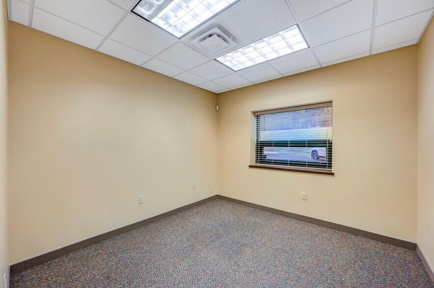 More Photos Of 1110 Clay Ave, Dunmore Medical For Lease