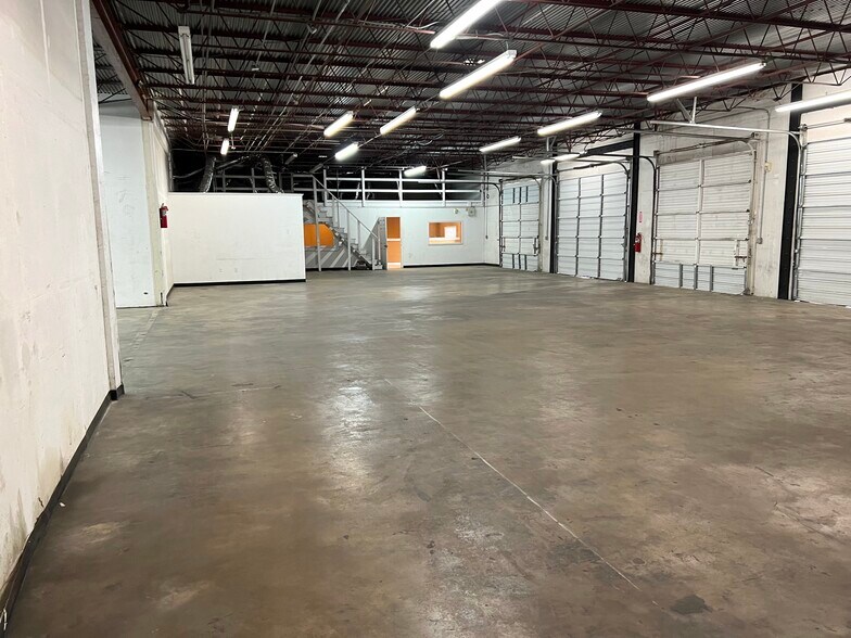 More Photos Of 5508-5516 Brewster St, San Antonio Warehouse For Lease