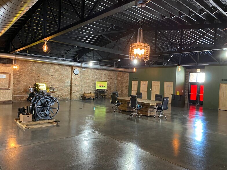 More Photos Of 1727 W 21st St, Chicago Office For Lease