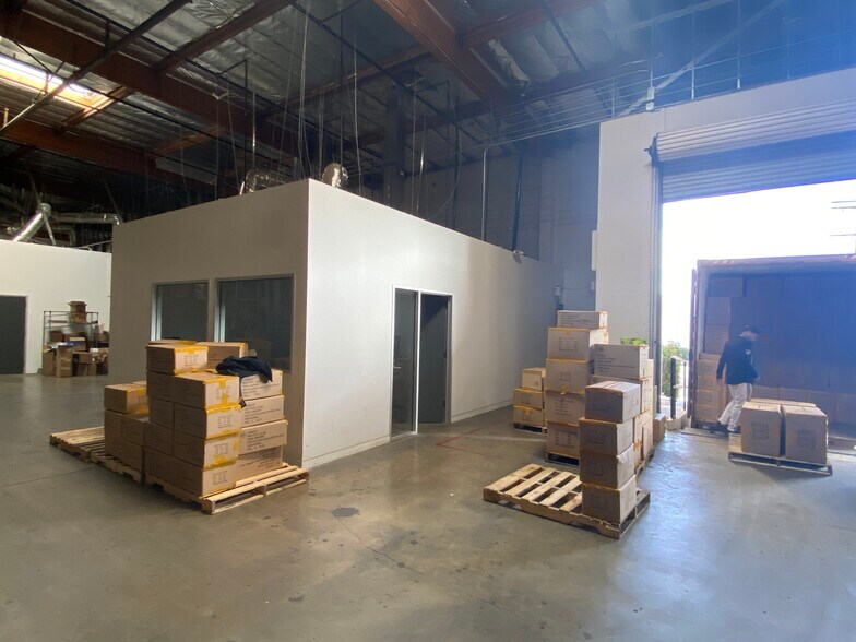 More Photos Of 20310 Plummer St, Chatsworth Manufacturing For Lease
