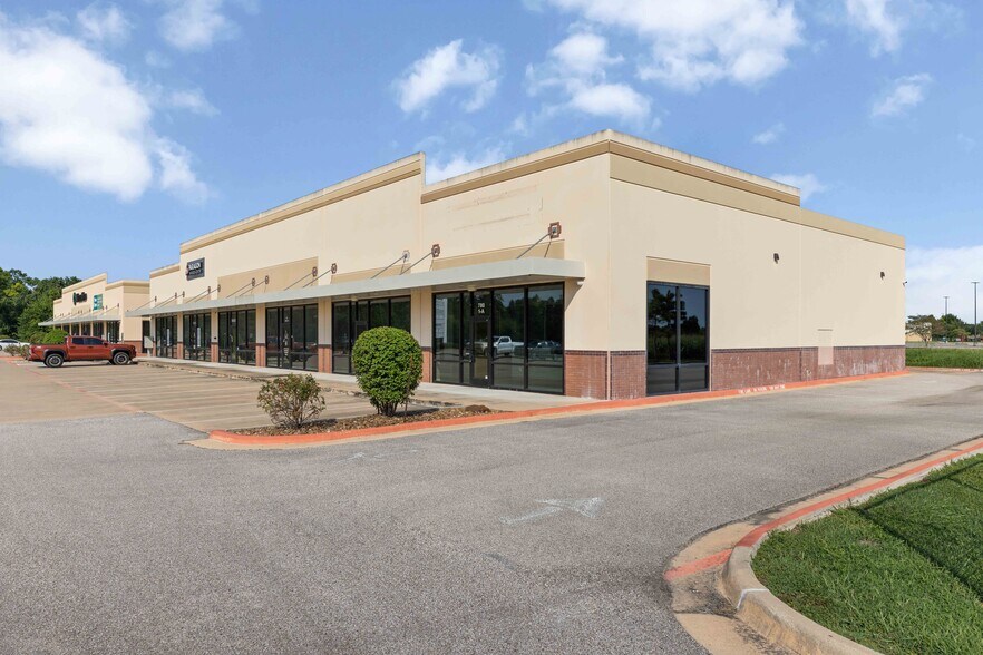 More Photos Of 780 Clear Lake City Blvd, Webster Freestanding For Lease