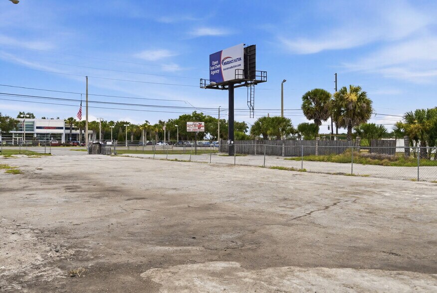 More Photos Of 8710 E Colonial Dr, Orlando Auto Dealership For Lease