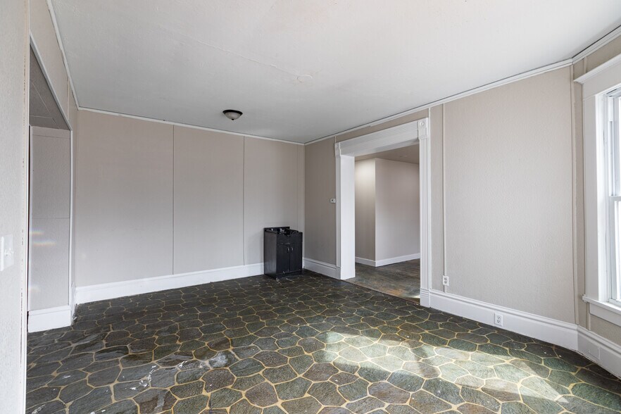 More Photos Of 1601 Jackson St, La Crosse General Retail For Lease