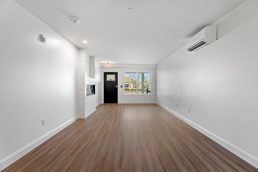 More Photos Of 44 Williams Ave, Mystic General Retail For Sale