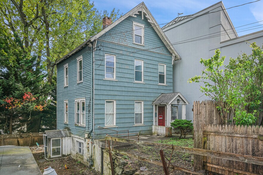 More Photos Of 246 W Putnam Ave, Greenwich Auto Dealership For Sale