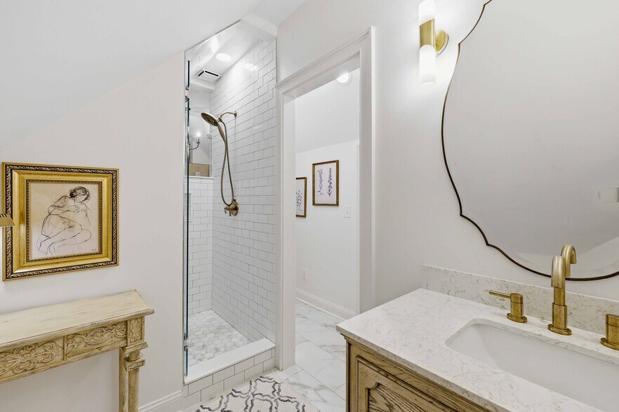 More Photos Of 320 Blount Ave, Guntersville Specialty For Sale