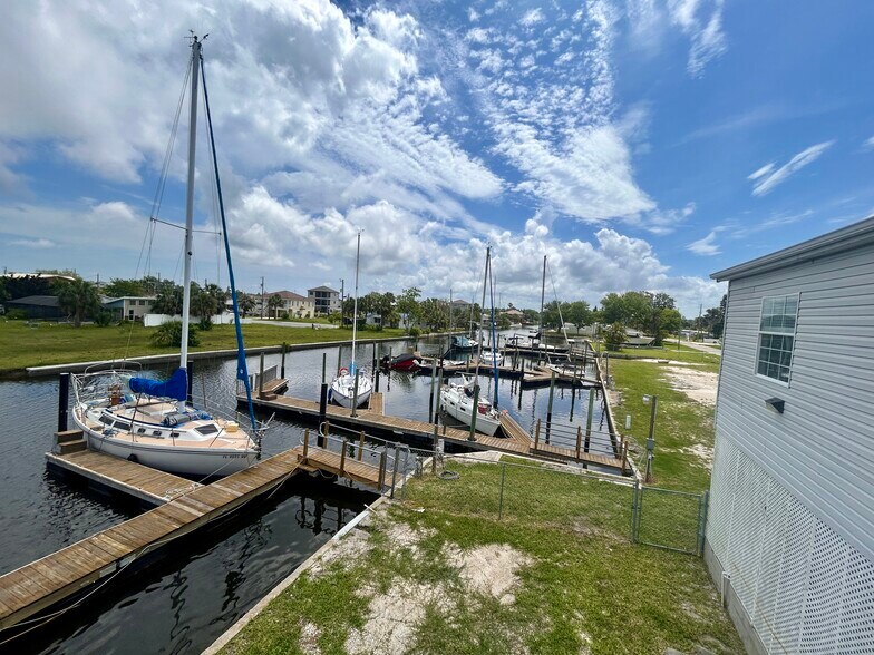 More Photos Of 6501 Boatyard Dr, Hudson Specialty For Sale