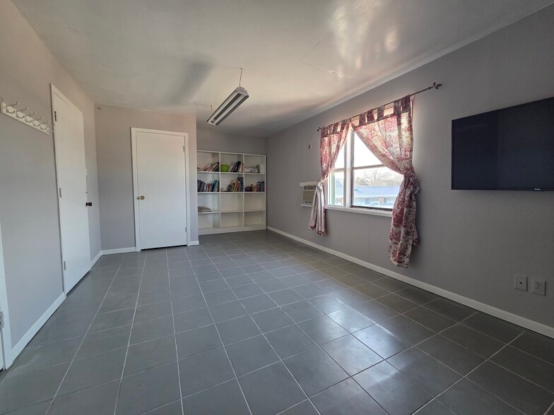 More Photos Of 1207 W Main St, Port Lavaca Hotel For Sale