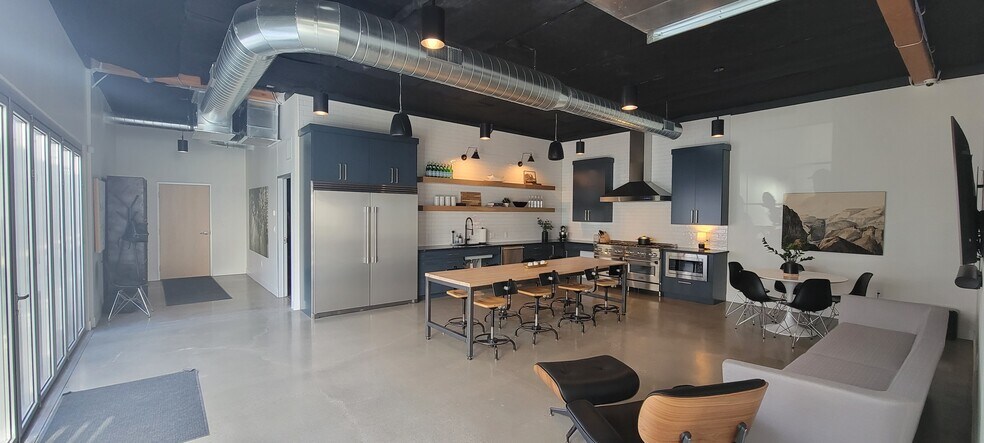 More Photos Of 265 W Crossroads, Salt Lake City Research And Development For Lease