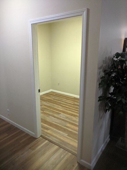 More Photos Of 2515A Wilma Rudolph, Clarksville Office For Lease