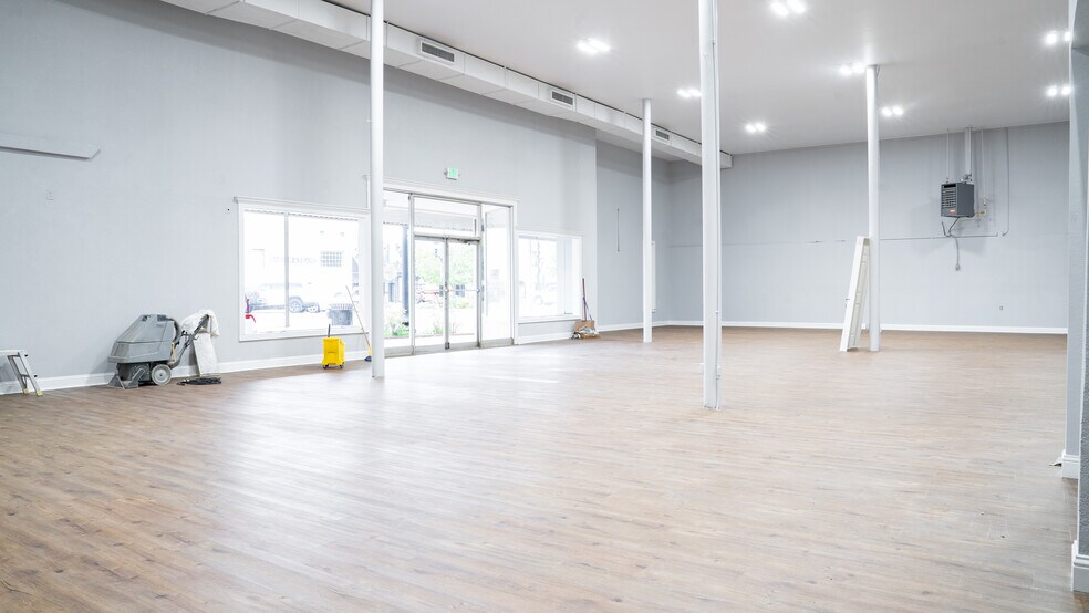 More Photos Of 106 E Main St, Kilgore Freestanding For Lease