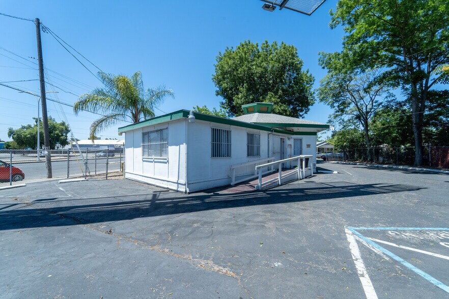 More Photos Of 1107 E Harding Way, Stockton Freestanding For Lease