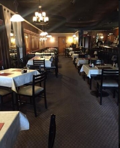More Photos Of 3807 Fort St, Wyandotte Restaurant For Sale