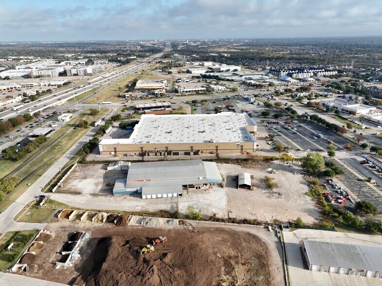 More Photos Of 6000 Split Trail Rd, Plano Warehouse For Lease