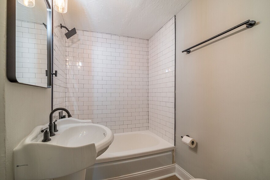More Photos Of 16-20 W Park St, Westerville Apartments For Sale