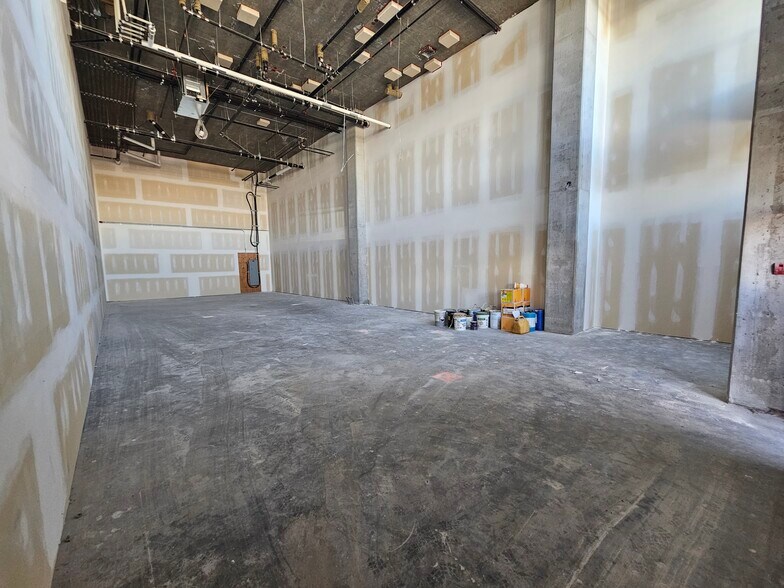More Photos Of 3030 Pandosy St, Kelowna General Retail For Lease