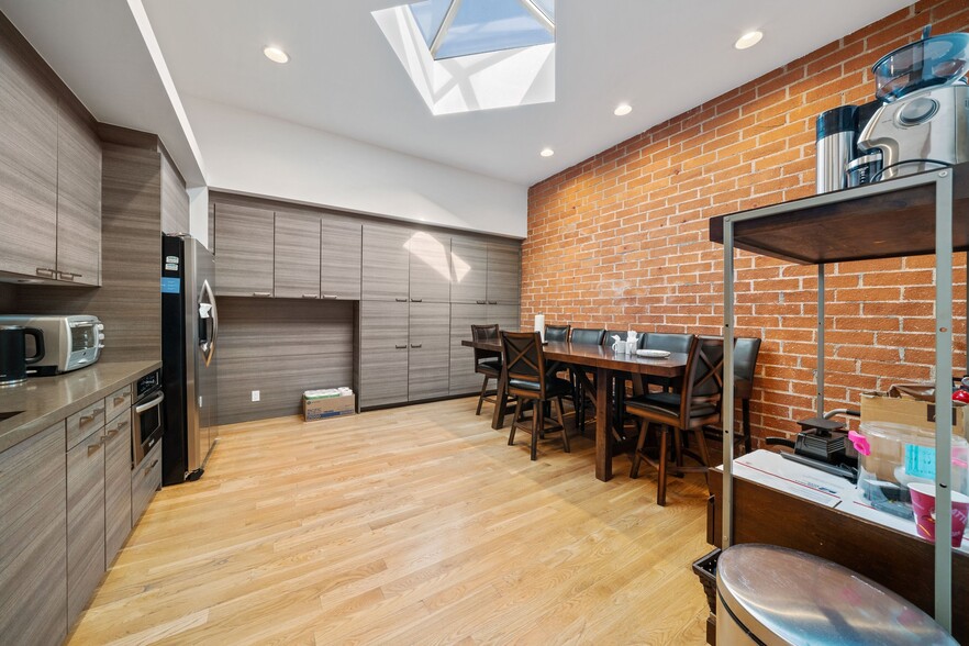 More Photos Of 11333 Iowa Ave, Los Angeles Loft Creative Space For Sale
