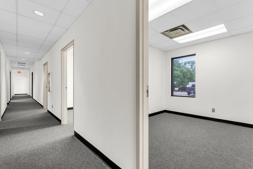 More Photos Of 1801 Precinct Line Rd, Hurst Medical For Lease