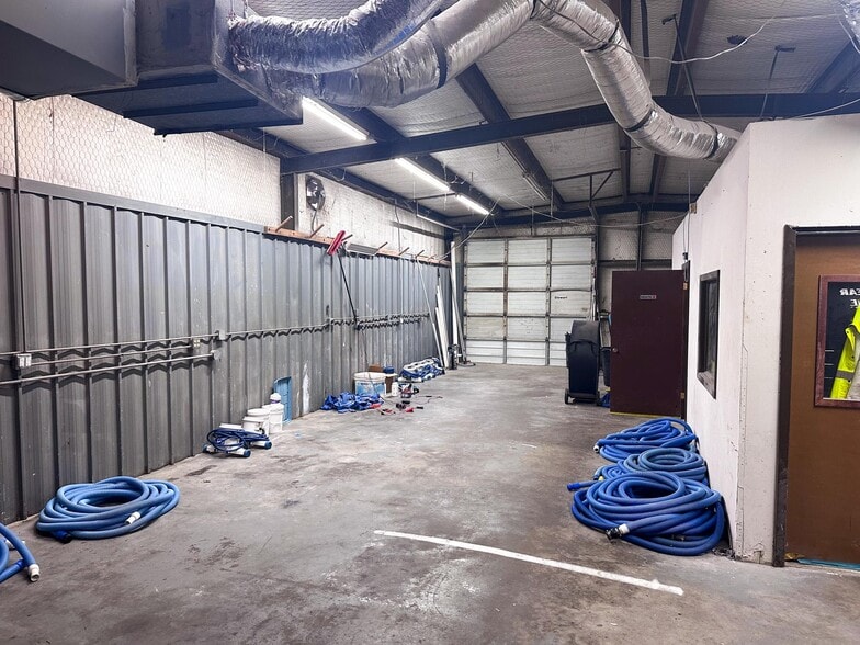 More Photos Of 4910-4930 Gordon Smith Dr, Rowlett Warehouse For Lease