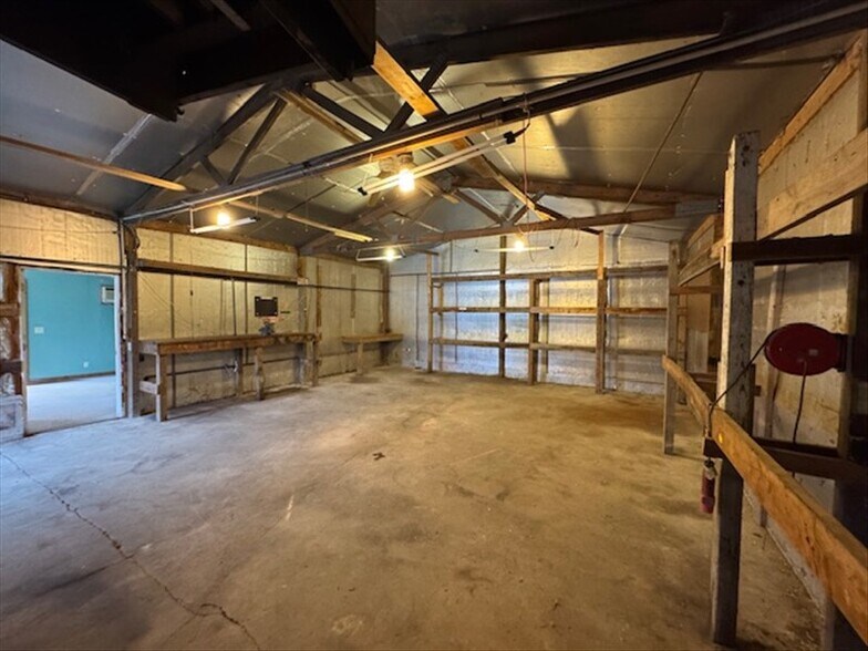 More Photos Of 315 E Maple St, Shelbina Industrial For Sale