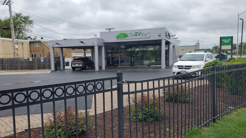 Primary Photo Of 1529 Rand Rd, Des Plaines Auto Dealership For Sale