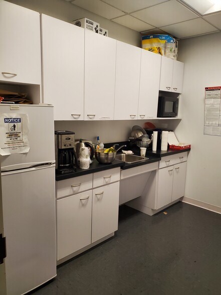 More Photos Of 608 Fifth Ave, New York Office For Lease