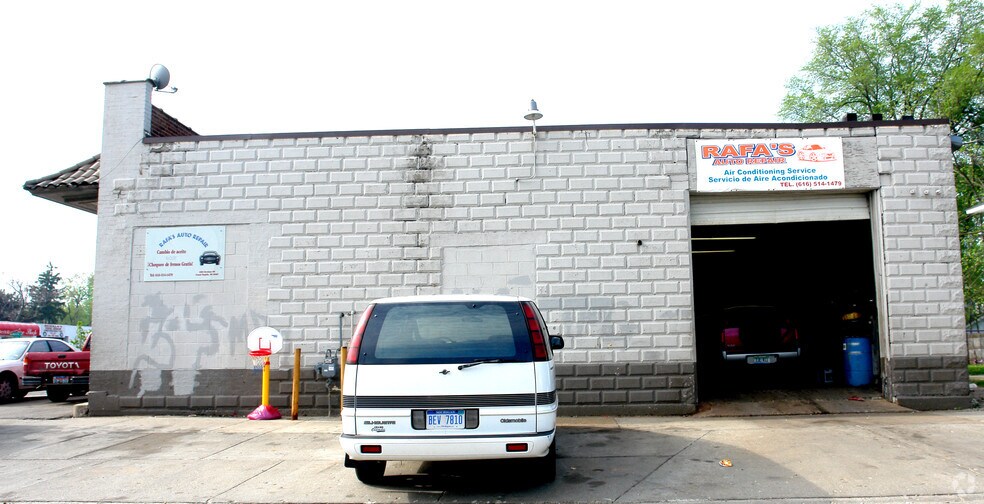 More Photos Of 2203 S Division Ave, Grand Rapids Auto Repair For Sale