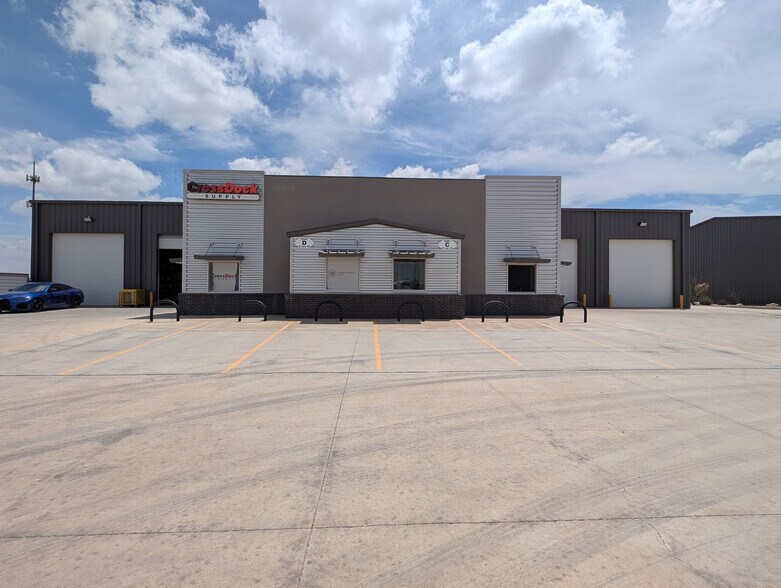 More Photos Of 6500 W Highway 80, Midland Warehouse For Lease