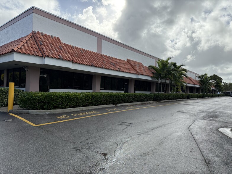 Primary Photo Of 4534-4598 N Hiatus Rd, Sunrise Warehouse For Lease