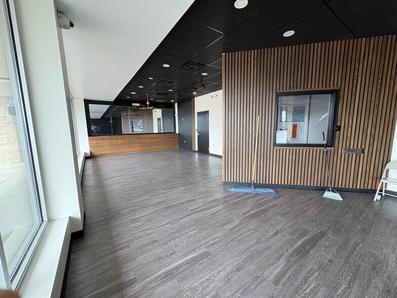 More Photos Of 114-138 E North Ave, Belton General Retail For Lease
