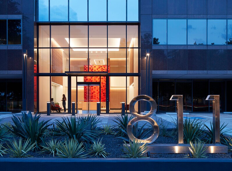 More Photos Of 811 Barton Springs Rd, Austin Office For Lease