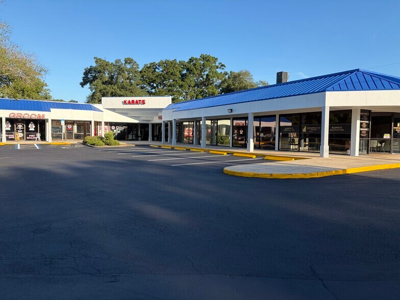 Primary Photo Of 823 County Road 1, Palm Harbor Unknown For Lease