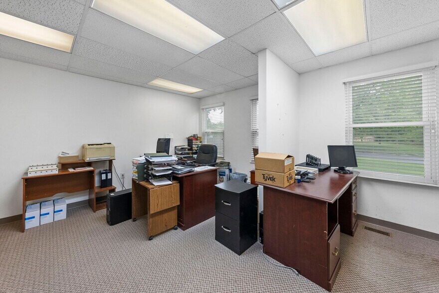 More Photos Of 59 Avenue at the Commons, Shrewsbury Medical For Lease