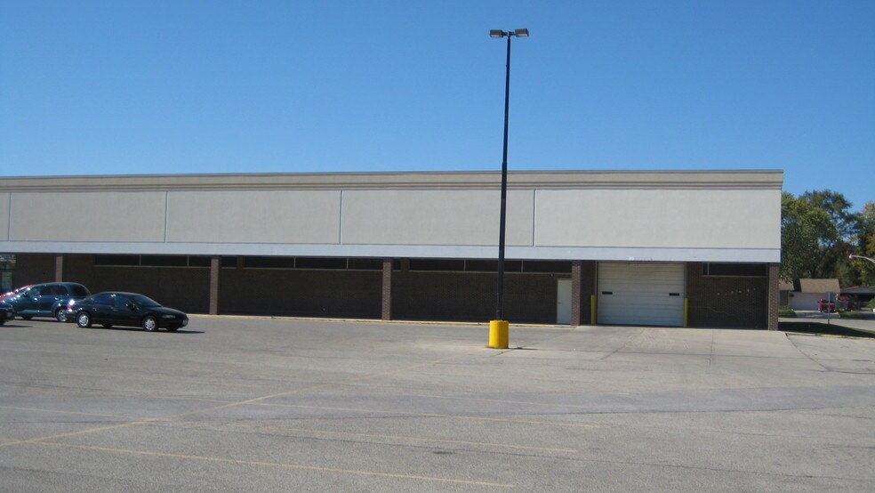 More Photos Of 3232 N Lewis Ave, Waukegan Unknown For Lease