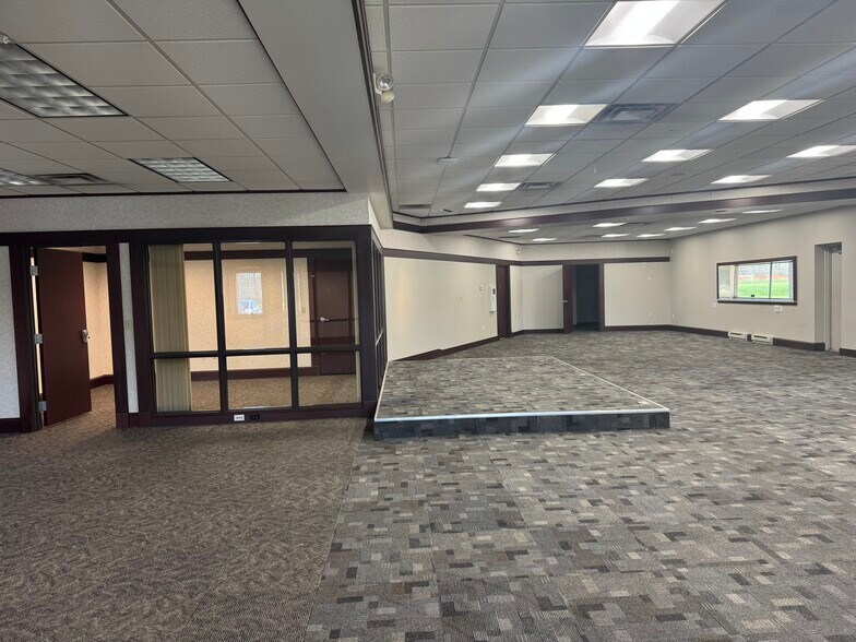 More Photos Of 1818-1820 N Coliseum Blvd, Fort Wayne General Retail For Lease