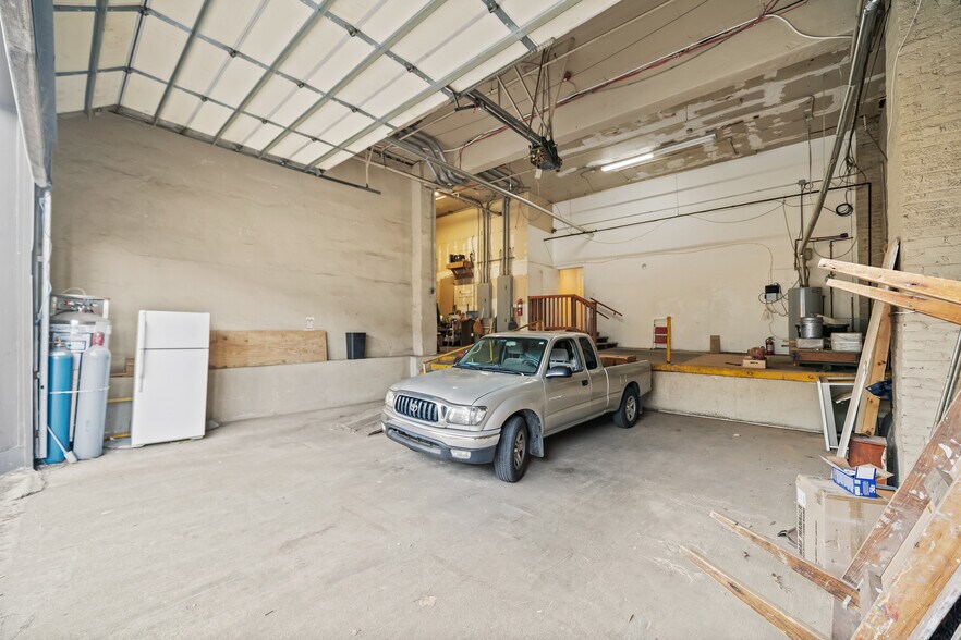 More Photos Of 3107-3111 Gillham Rd, Kansas City Storefront Retail Office For Sale