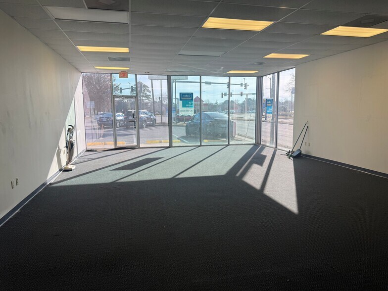 More Photos Of 706 Airline Blvd, Portsmouth Freestanding For Lease