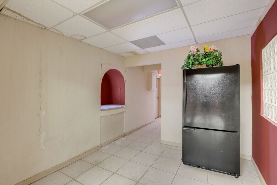 More Photos Of 4496 N Black Canyon Fwy, Phoenix Office Residential For Sale
