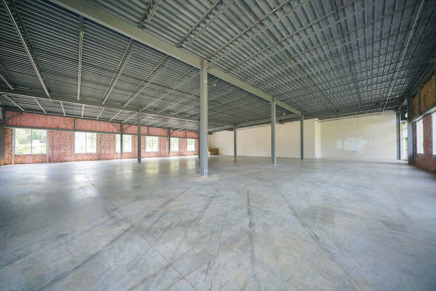 More Photos Of 4348 Statesville Rd, Charlotte Flex For Lease