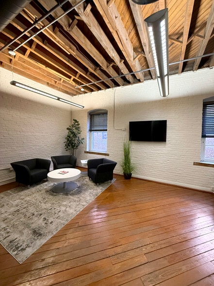 More Photos Of 415 N Prince St, Lancaster Office For Sale