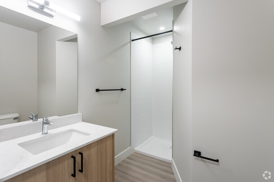 More Photos Of 10015 103 Av NW, Edmonton Apartments For Sale
